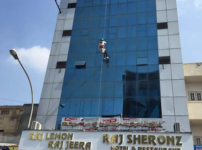 Hotel Raj Sheronz